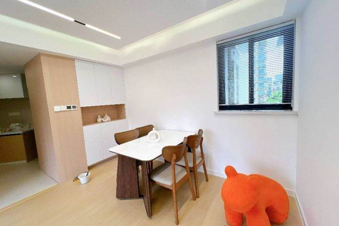 Renovated 1br apt in Changning,CA,Floor heating,close to Loushanguan,Line 2&15