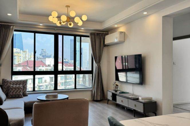 Great sunshine 2Br 110Sqm + Scenic windows | Zhongshan Park & Loushanguan rd Mt
