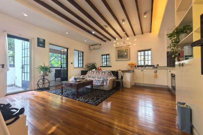 Renovated 1Br Garden house w. balcony