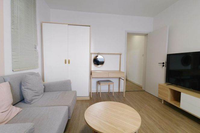 Stylish 1 br on high floor in XuJiaHui center, easy to L4 SH Stadium St. + L 1/9/11 XuJiaHui St.