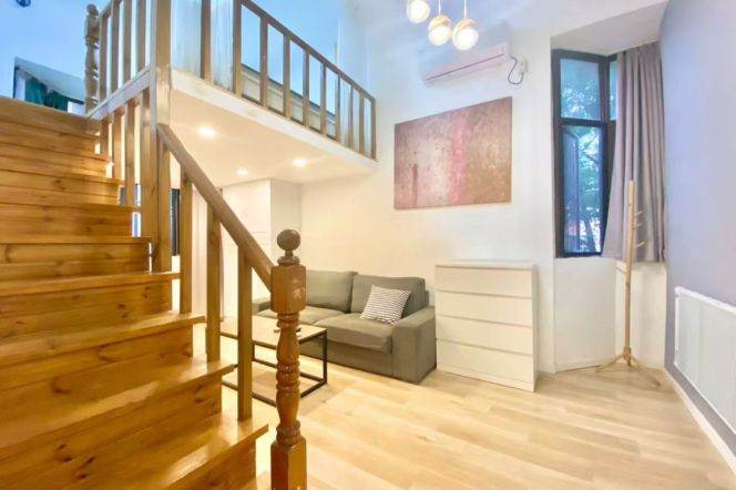 Lovely spacious 2 bedrooms near West Nanjing rd 