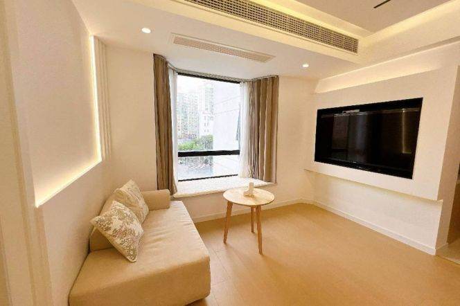 Renovated 1br apt in Changning,CA,Floor heating,close to Loushanguan,Line 2&15