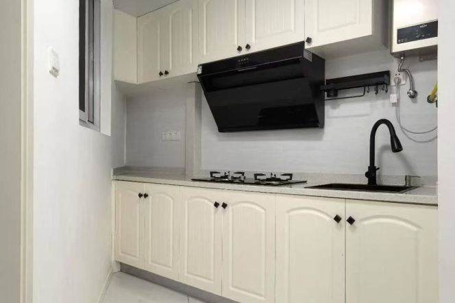 cozy and clean ,1 bedroom ,line 2/11 jiangsu road metro station