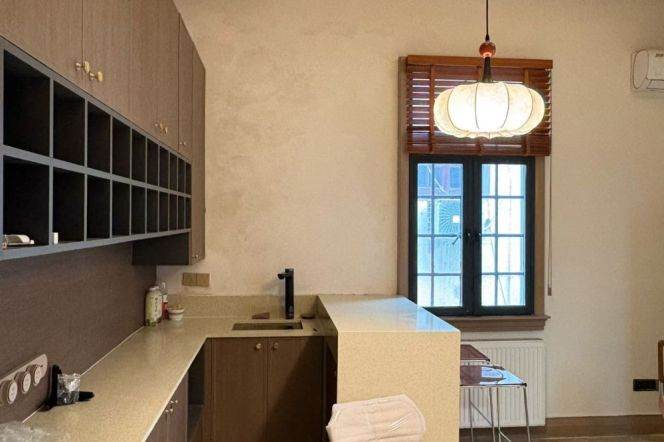 Historic Apt. Super nice Ceiling Line 9/12 Jiashan Rd.