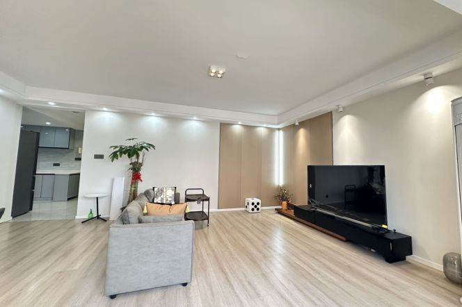 changshou rd elevator 1BR/Big living room/80sqm@L7/13