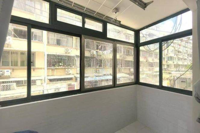 cozy and clean ,1 bedroom ,line 2/11 jiangsu road metro station