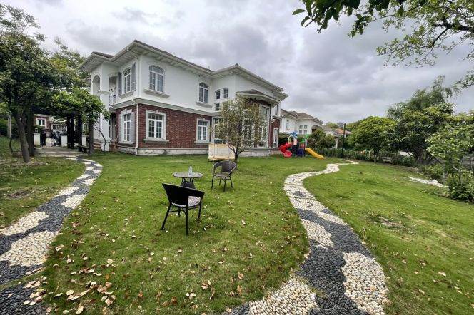 5br， near big mall, subway, villa with huge garden, floor heating,56k