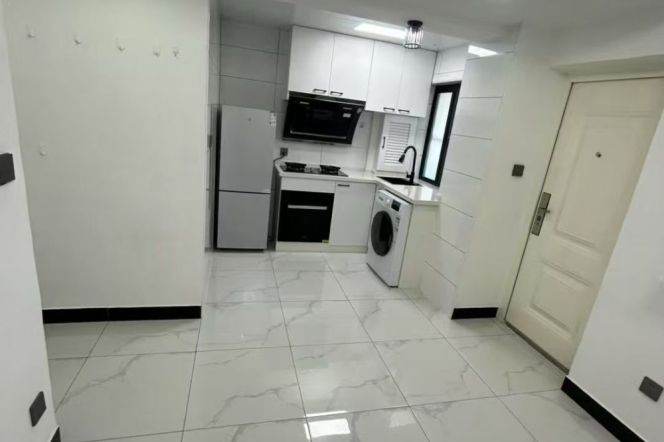 Elevator 1br near Jiangsu Rd L2/11