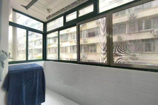 cozy and clean ,1 bedroom ,line 2/11 jiangsu road metro station
