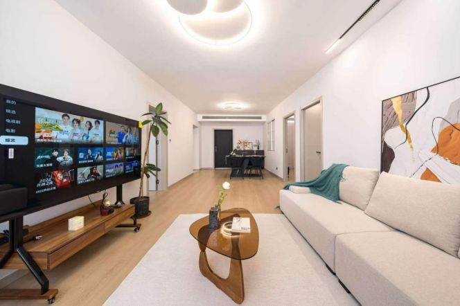 3-Bedroom Apartment for Rent in Prime Location, 10 Mins from Jiangsu Road Metro