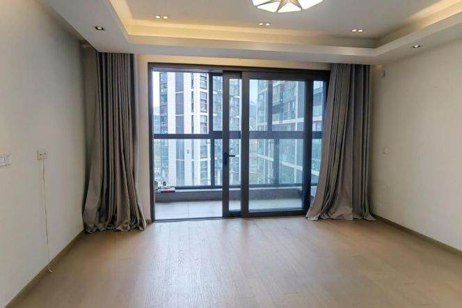 Quiet compound 2 br with floor heating next Wellington Shanghai. easy to L 6/8/11
