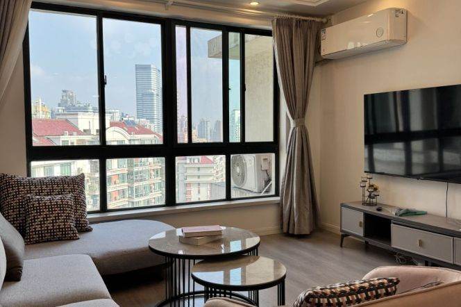Great sunshine 2Br 110Sqm + Scenic windows | Zhongshan Park & Loushanguan rd Mt