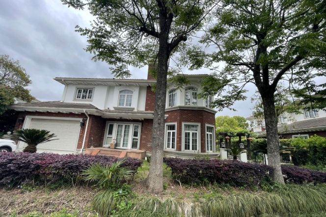 5br， near big mall, subway, villa with huge garden, floor heating,56k