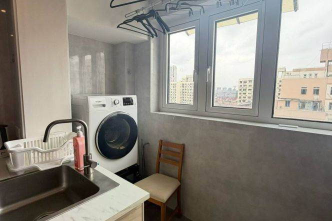 zhongshan park elevator 1BR/big living room@L2/3/4