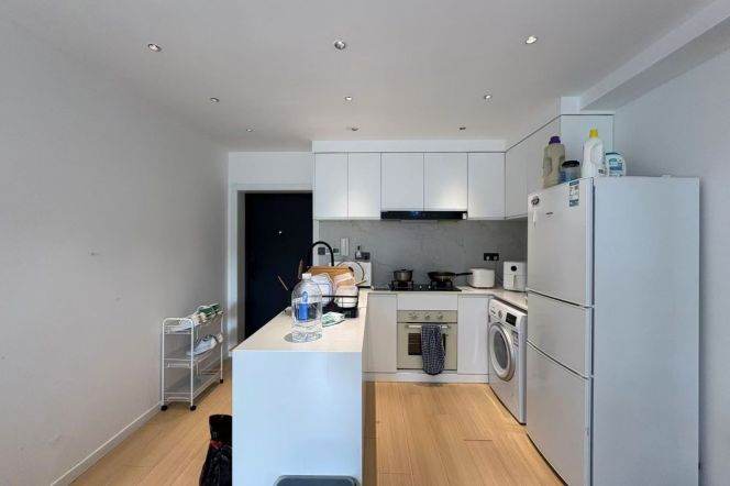 Full furnished 2br/110sqm & heating/elevator @South Shanxi Rd