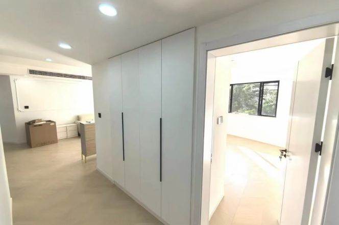 Brand new renovated 3br+1 office,CA,floor heating in a nice compound,Gubei
