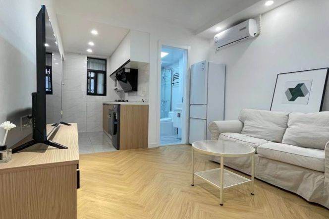 Cozy 1Br/2Lr/1Bt Close to L3/4 West Yan’an Rd Station &Bus 71