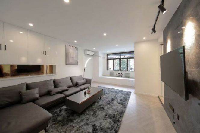 Huge&bright 1+1brs near Middle Huaihai Road