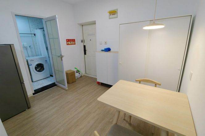 Stylish 1 br on high floor in XuJiaHui center, easy to L4 SH Stadium St. + L 1/9/11 XuJiaHui St.