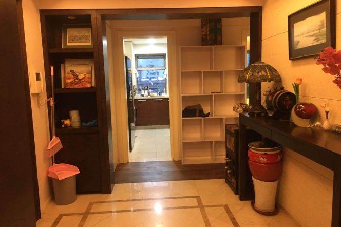 Modern 2brs with good view in Lujiazui area