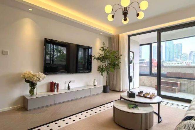 Elevator 3br-Large terrace-6-minute walk to Nanjing West Road (Lines 2/12/13)
