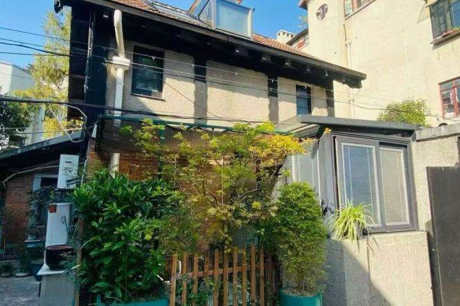 Private Garden Townhouse 2BR 2BA Next to Shanghai Library  