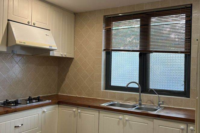 2+1br with private Yard near Line 1 Hengshan Road St.