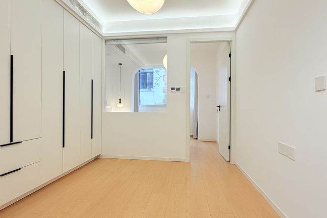 Brand new 1br Nr west nanjing Rd M2/12/13