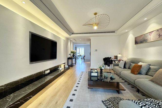 Premium 2BR Residence at Jing'an Seasons | 100sqm with Floor Heating | Prime West Nanjing Road