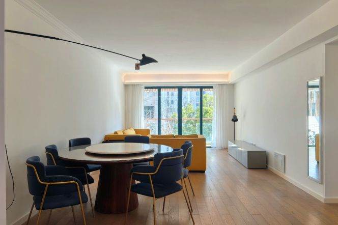 Jiangsu Rd metro/3br2bt/central AC/floor heat/oven/outdoor balcony