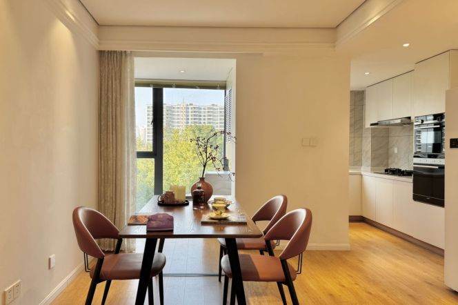 Premium 2BR Residence at Jing'an Seasons | 100sqm with Floor Heating | Prime West Nanjing Road