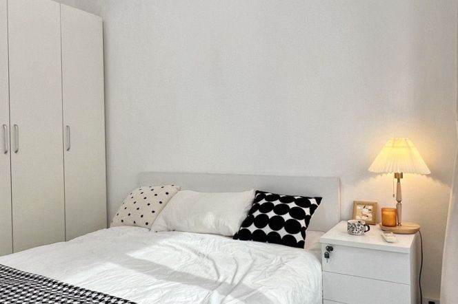 Bright room near Hanzhong rd, close to ECNU, long/short lease