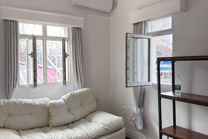 2brs near L1/L10/L12 south shaanxi rd station