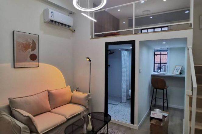 Cozy loft &Bright @ L2/12/13 West Nanjing rd station 