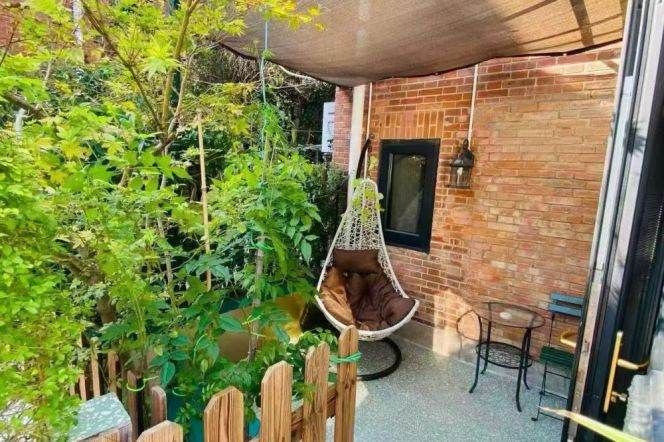 Private Garden Townhouse 2BR 2BA Next to Shanghai Library  