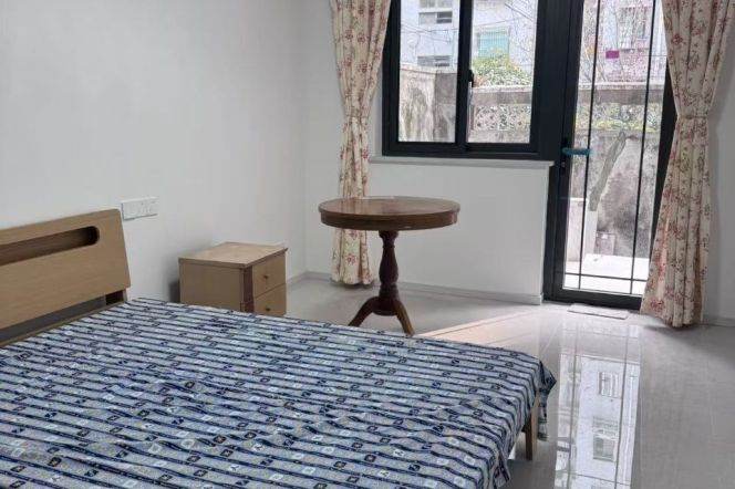 Bright 3Br+Yard @ L7/9 