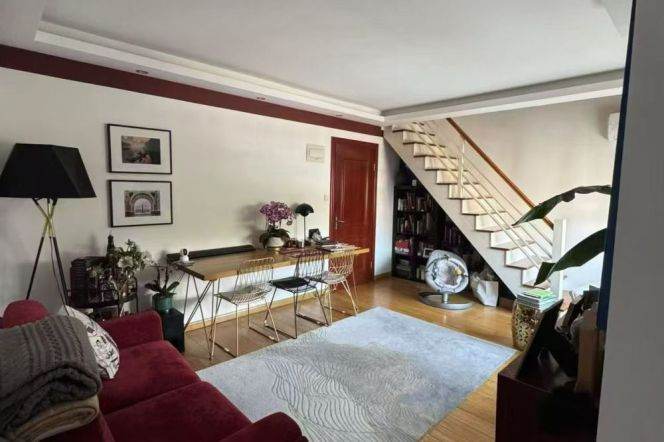 Nice terrace 2Brs/1Lr/1Bt apt nr South shanxi rd,M1/10/12