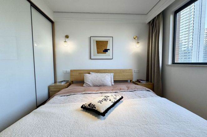 Premium 2BR Residence at Jing'an Seasons | 100sqm with Floor Heating | Prime West Nanjing Road