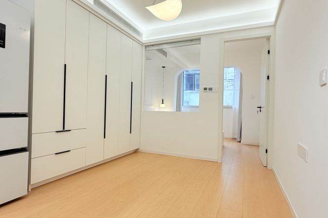 Brand new 1br Nr west nanjing Rd M2/12/13