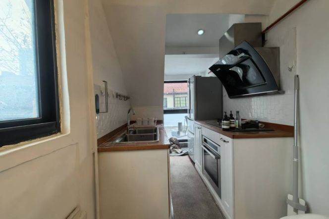 typical lane 2Br+Terrace@ L2/12/10 & IAPM 