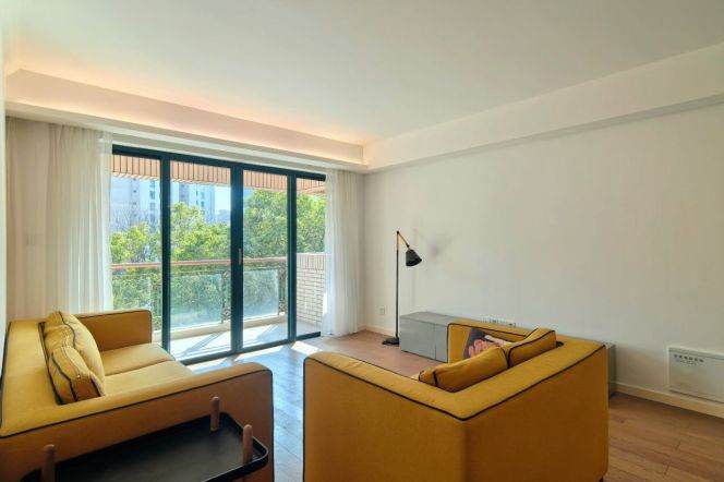 Jiangsu Rd metro/3br2bt/central AC/floor heat/oven/outdoor balcony