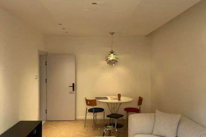 modern bright 1br Nr xujiahui M1/9/11