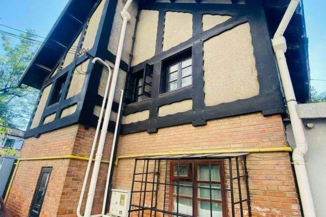 Private Garden Townhouse 2BR 2BA Next to Shanghai Library  