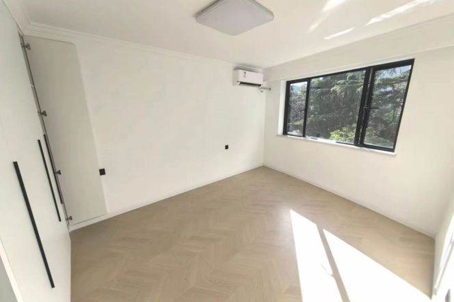 Brand new renovated 3br+1 office,CA,floor heating in a nice compound,Gubei