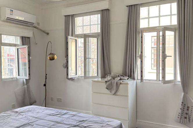 High ceiling 2Brs/1Lr/1Bt apt nr South shanxi rd,M1/10/12