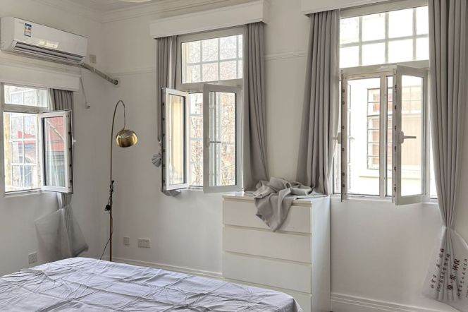 2brs near L1/L10/L12 south shaanxi rd station