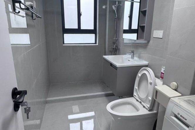 Bright 3Br+Yard @ L7/9 