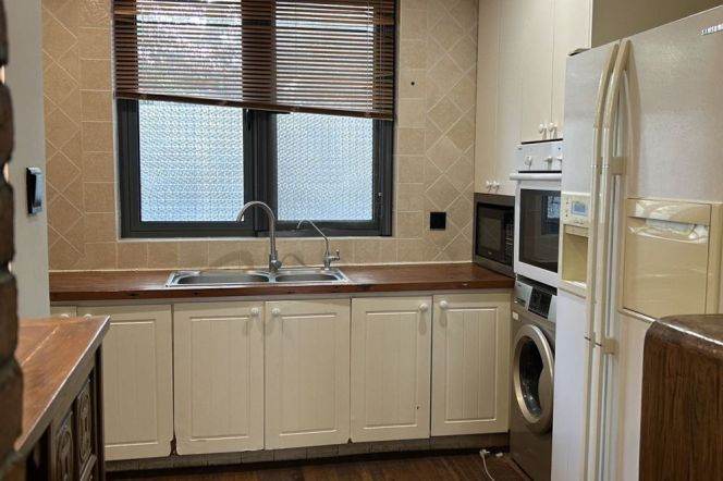 2+1br with private Yard near Line 1 Hengshan Road St.