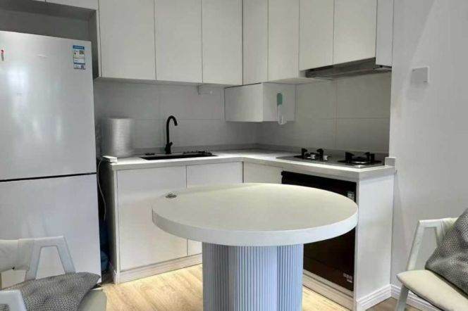 South Shanxi Rd Station 2Br with Balcony Line1/10/12