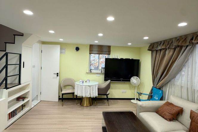 Lovely 1 BR duplex with modern decor near IAPM  